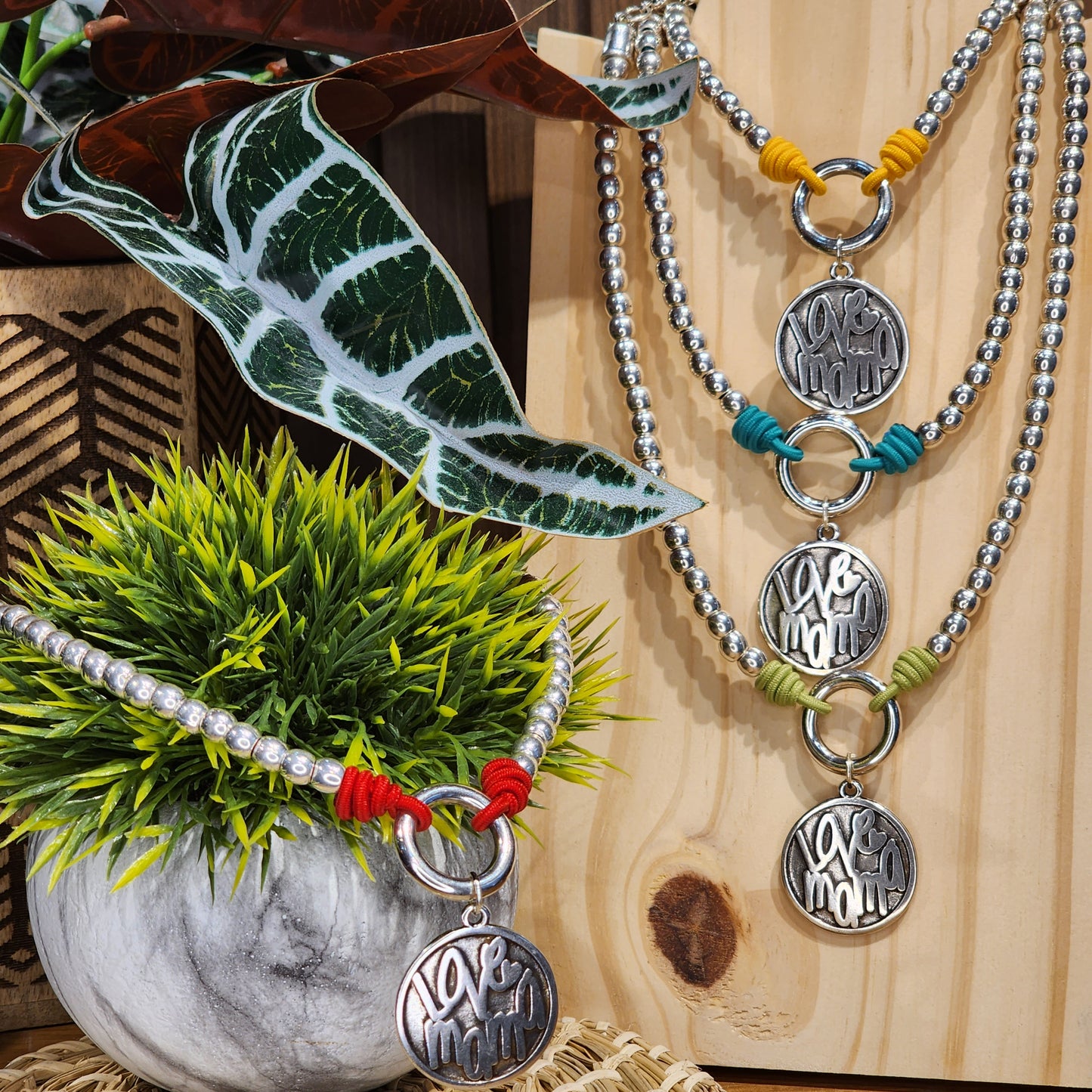 "Love Mamá" Necklace