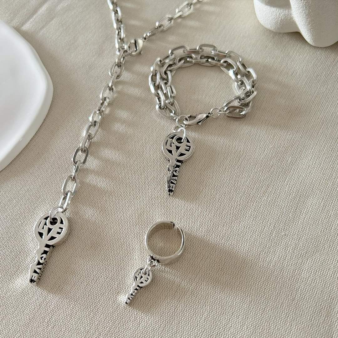 "Desbloqueando el Amor" Necklace