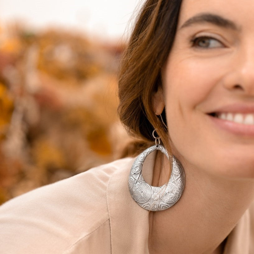 Oval Earrings Engraved Pattern