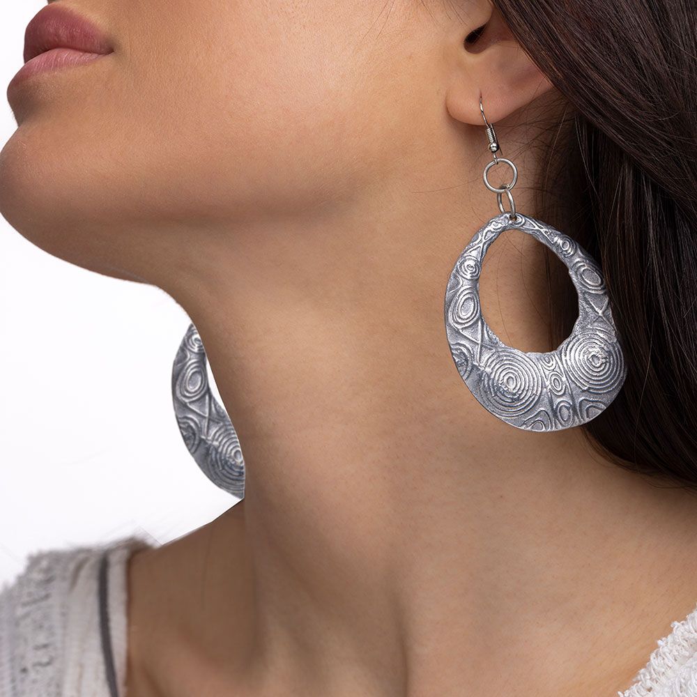 Oval Earrings Engraved Pattern