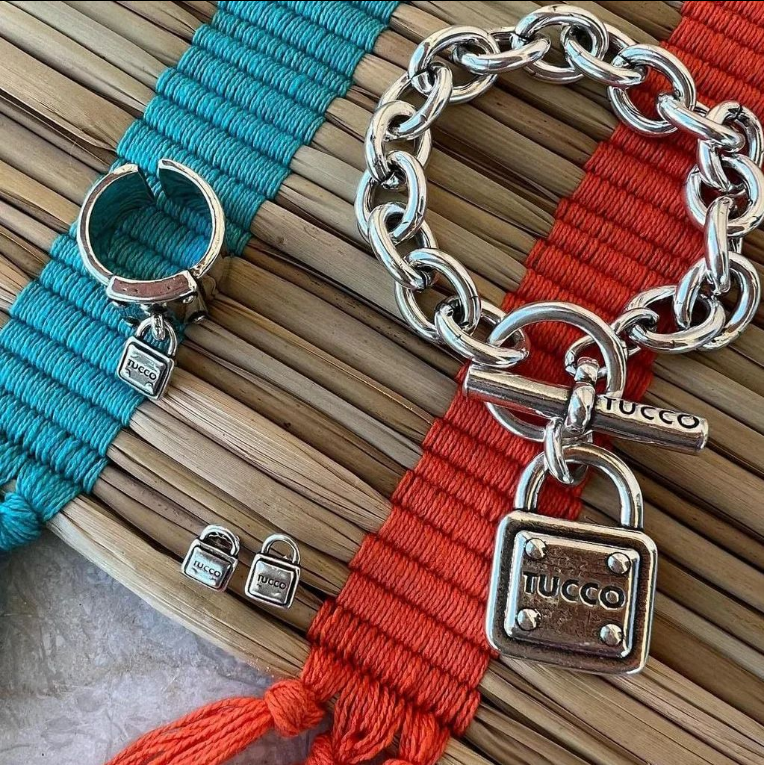 "Closed" Bracelet