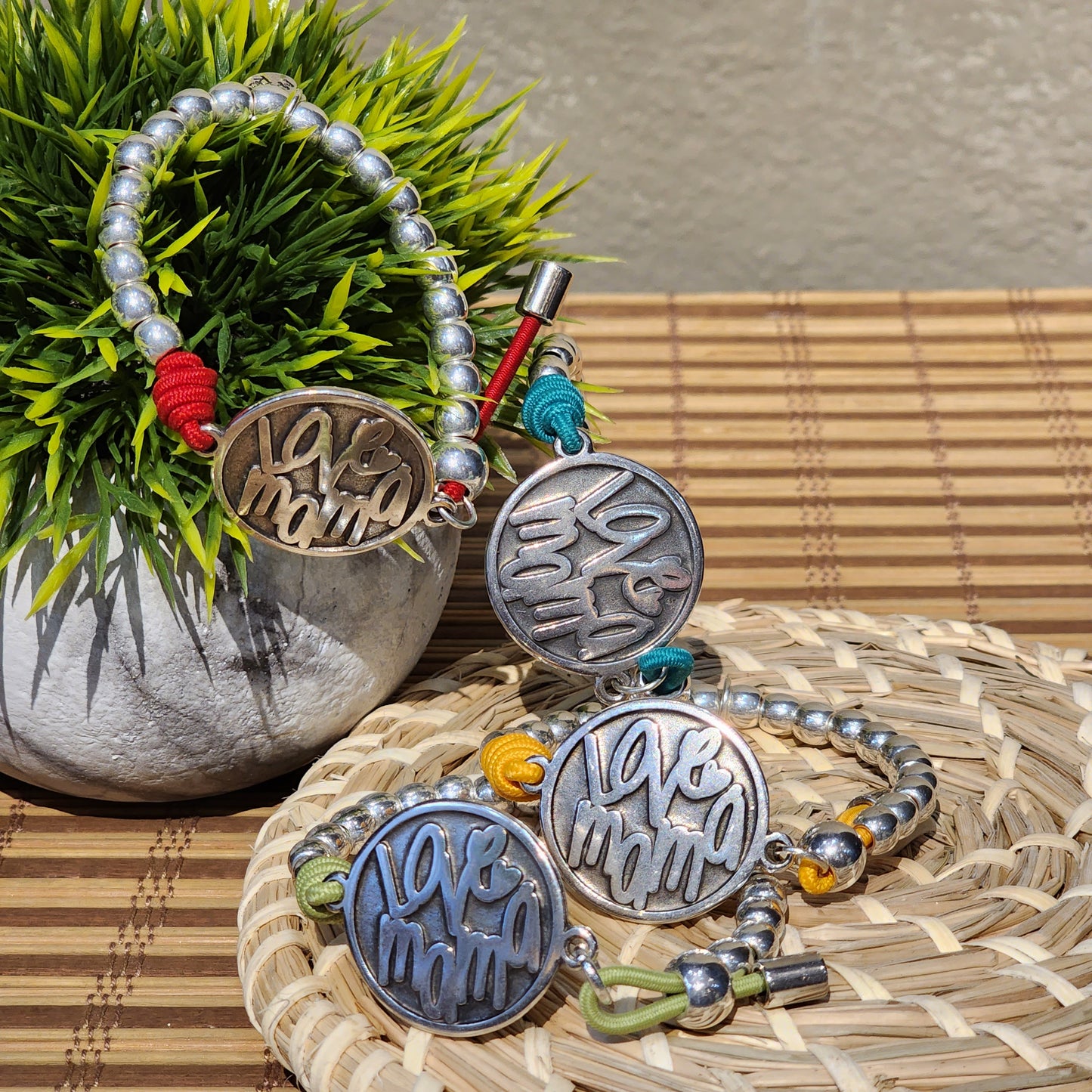 "Love Mamá" Elastic Bracelet