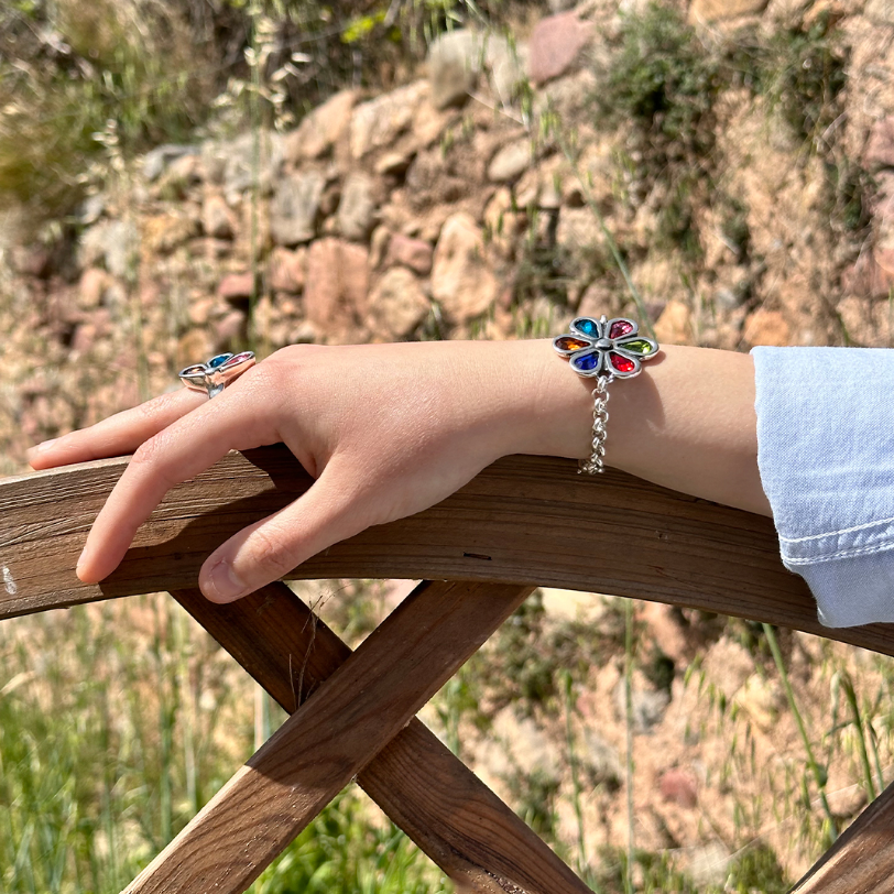 "Pétalos" by Tra-la-ra