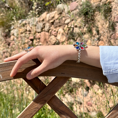 "Pétalos" by Tra-la-ra