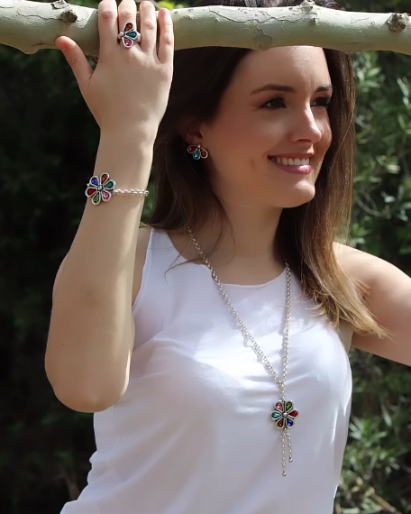 "Pétalos" by Tra-la-ra