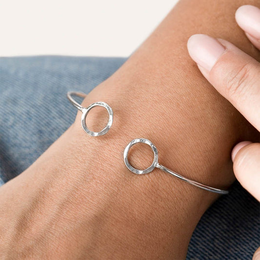 Empty Round Shape Bracelet