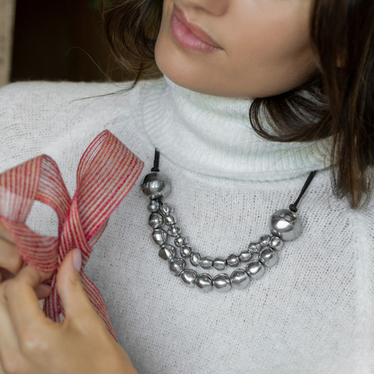 String Necklace 2 Spheres lines