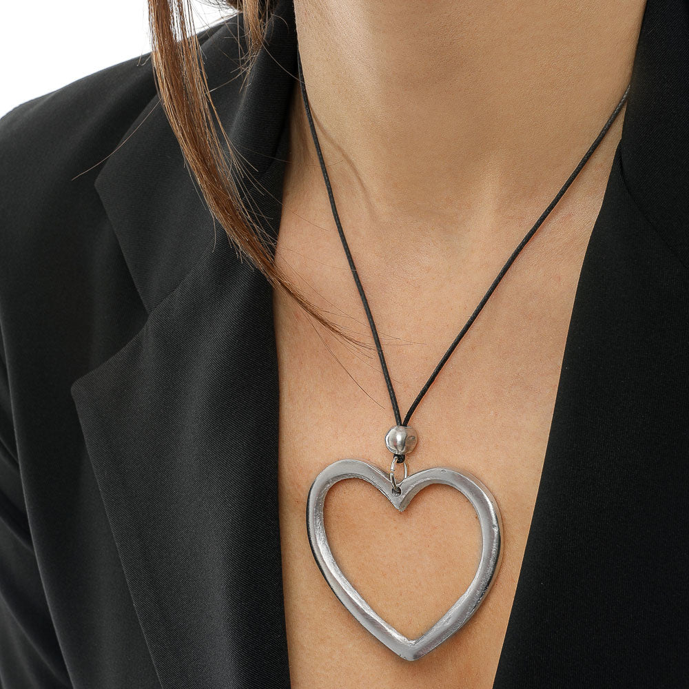 Basic Heart Silhouette Necklace